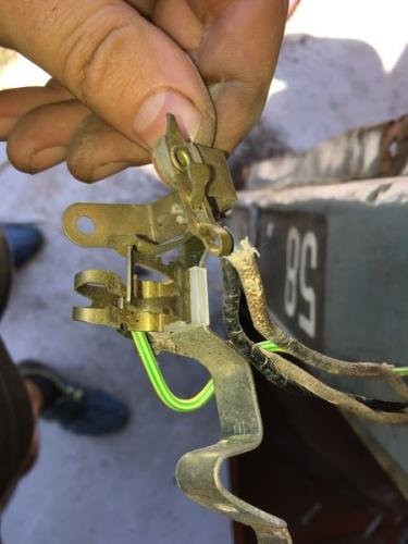 d.-2cv-Electricite-Feux-AR-11-1664 resultat